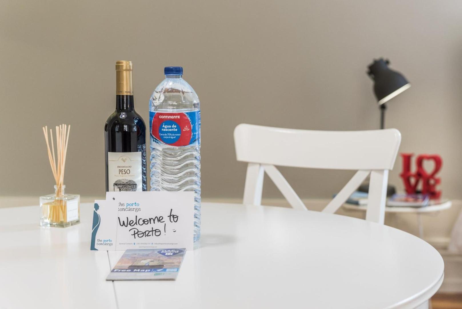 Guestready - Chic Retreat In The Heart Of Porto Apartment Bagian luar foto