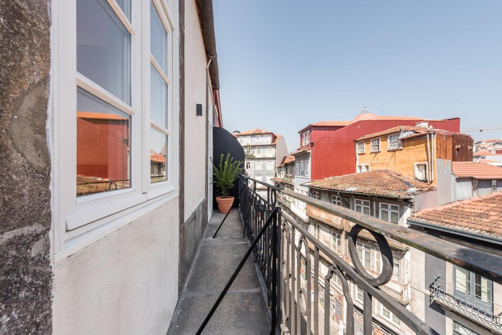Guestready - Chic Retreat In The Heart Of Porto Apartment Bagian luar foto
